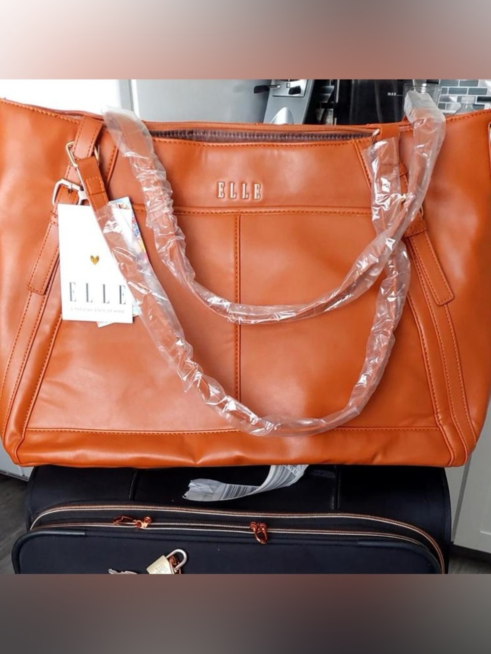 Elle Leisure Luxe 33L Vegan Leather Weekender Tote Bag - Picture 12 of 16